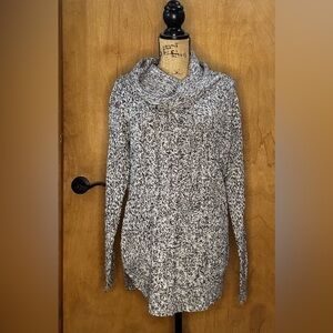 RD Style Black and White Cowl Neck Sweater